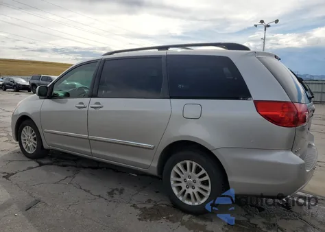 2010 Toyota Sienna Xle z USA, uszkodzony, nr VIN 5TDDK4CC1AS031488